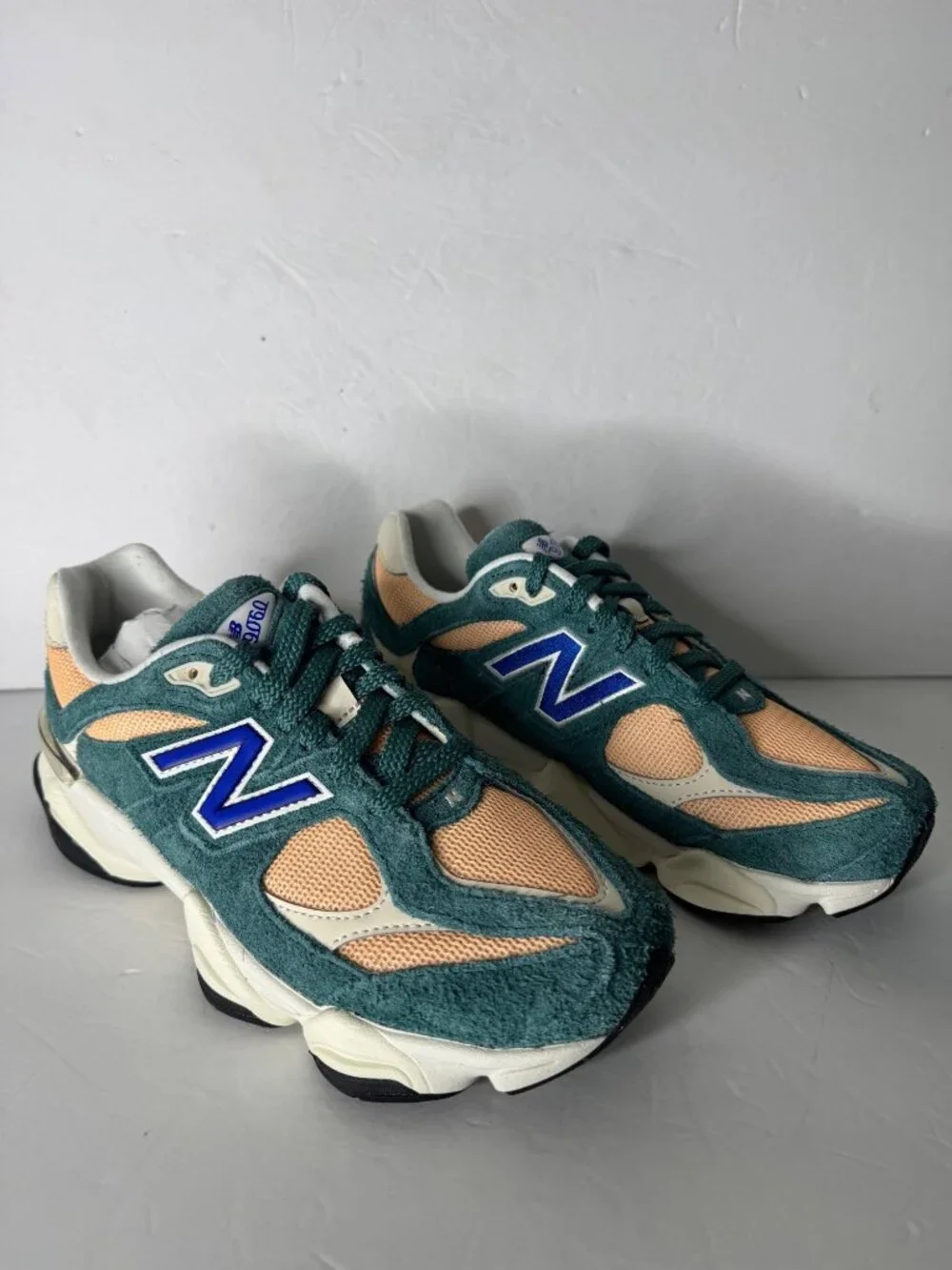 NIB New Balance 9060 Sneakers Green Orange Big Boys US 7 EU 40